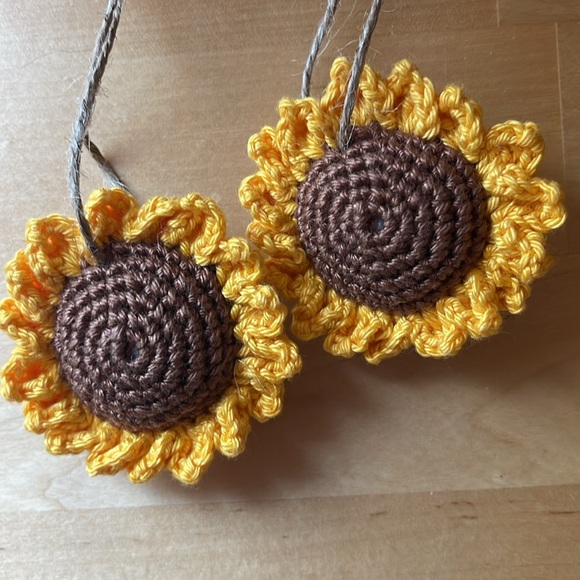Free With Bundle Handcrafted Sunflower Ornaments Set Crochet Seasonal Decor - Picture 6 of 8